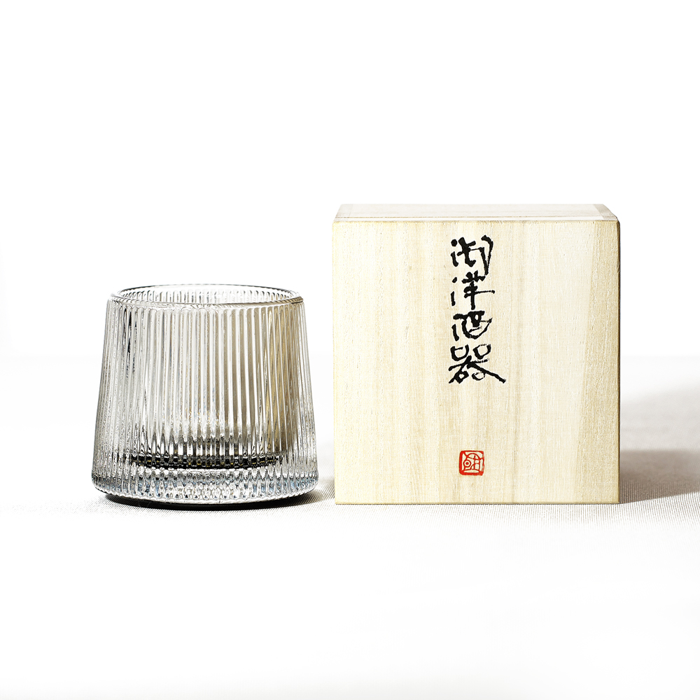 鯉が泳ぎ回るスピングラス